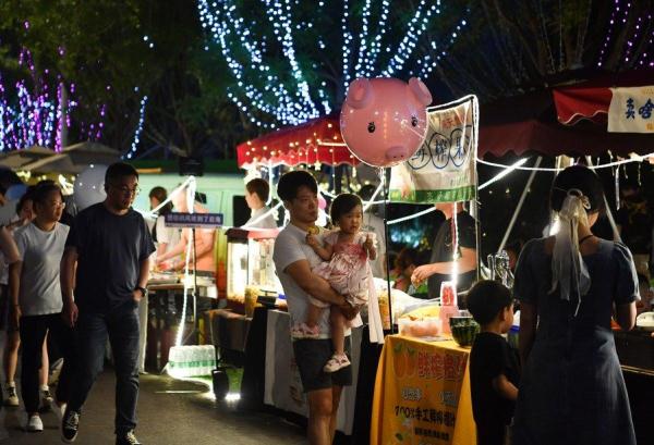 古都西安：后备箱集市丰富夜间生活