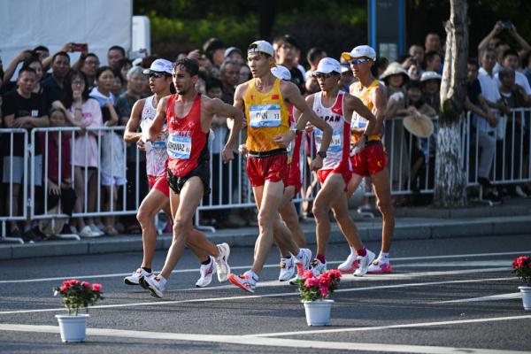 成都大运会 | 在田径赛场感受“大运会激情”