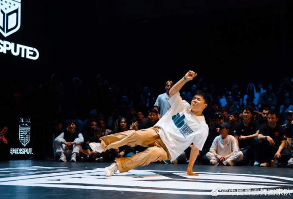 祝贺刘清漪、王瑞苗！中国霹雳舞队夺双冠