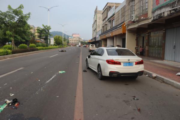痛心！2名司机同时醉驾，摩托车驾乘人员路口被撞双双身亡