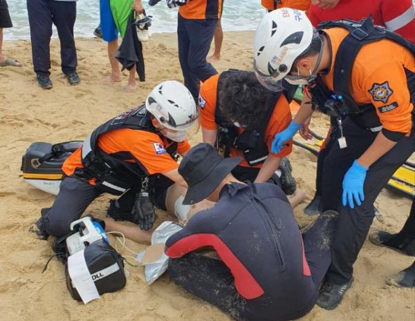 韩媒：3名中国游客在韩国海滩溺水 其中1人心脏骤停