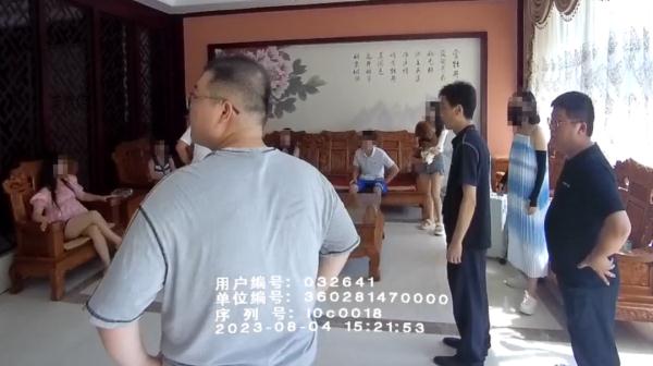 小姐姐约你去房间“玩”？