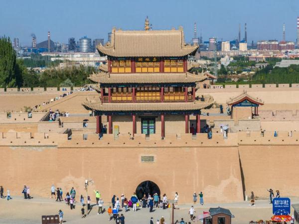 “天下第一雄关”暑期游客盈门