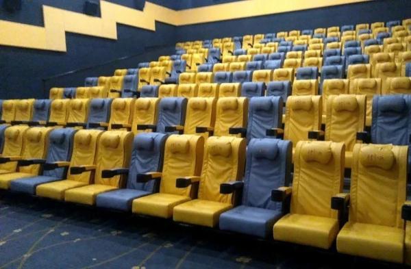 电影院里的按摩椅，是享受还是难受？网友：不如…