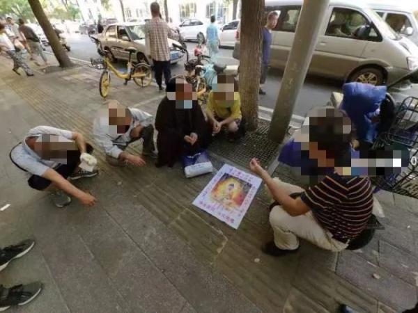 地铁口“哑巴大师”掐指算命？6名涉案嫌疑人被拘！