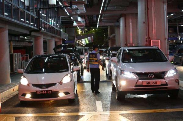 港珠澳大桥“热”起来了!单日出入境车辆首破1万辆次 港珠澳大桥“热”起来了!单日出入境车辆首破1万辆次