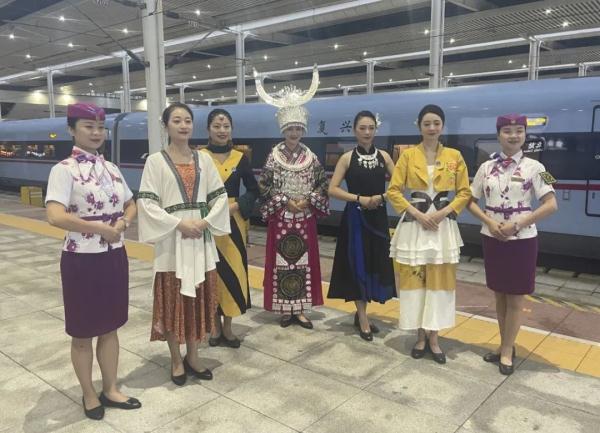 1小时从贵阳刹拢荔波！贵南高铁贵荔段今日首发，一起来打卡