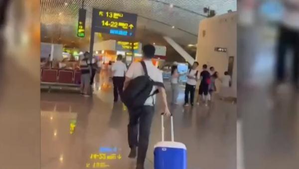 南宁这趟航班延误40分钟，机上旅客表示→