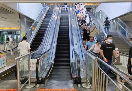 深圳北站东广场电扶梯恢复正常运行 深圳北站东广场电扶梯恢复正常运行