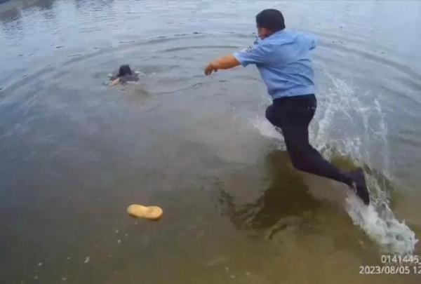 仅用23秒！临朐公安辅警冯玉华跳河救人！