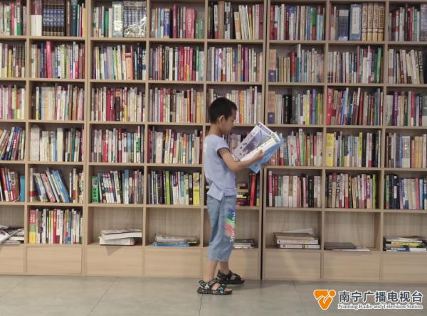 无人书店、“称斤”卖书的图书销售方式在南宁兴起！您体验过吗？
