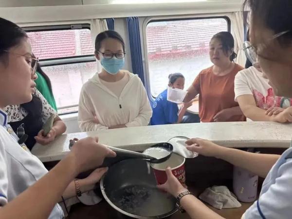 每人奖励1万!向乘客喊话的她,被提拔 每人奖励1万!向乘客喊话的她,被提拔