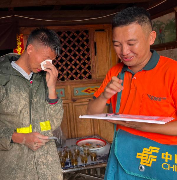 云南男孩挖姜归来，收到大学录取通知书瞬间泪奔！高校暖心回应