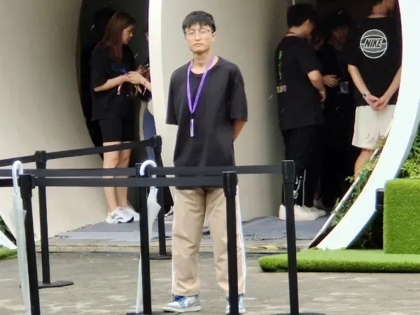 100元、15天、上海，大学生生存大挑战