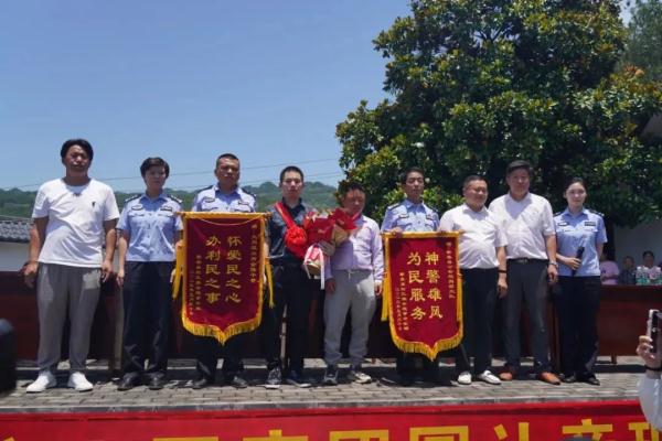 兄弟俩同日被拐 “25年了，弟弟终于回来了！”