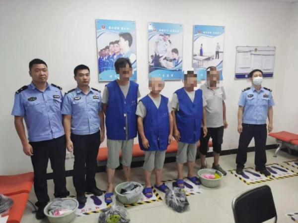 地铁口“哑巴大师”掐指算命？6名涉案嫌疑人被拘！