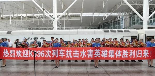 每人奖1万元！向乘客喊话的她获提拔！