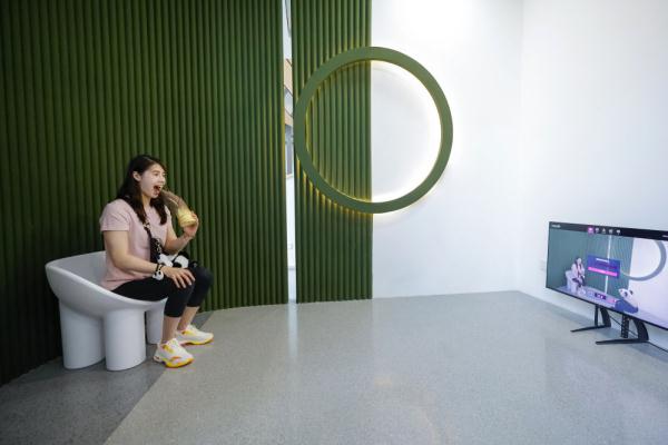 当”蝶后“雨霏遇见熊猫”花花“