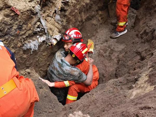一工地土方坍塌，哈尔滨消防成功解救一名被困人员