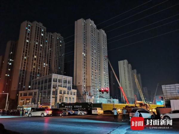 武汉地铁工地沉降一小区连夜疏散居民 地铁公司:周边建筑安全稳定 武汉地铁工地沉降一小区连夜疏散居民 地铁公司:周边建筑安全稳定