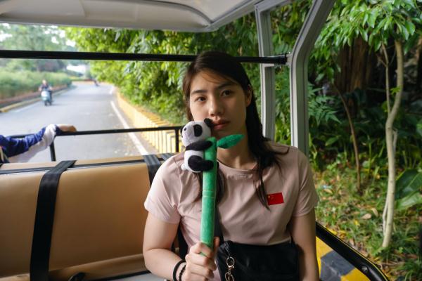 当”蝶后“雨霏遇见熊猫”花花“
