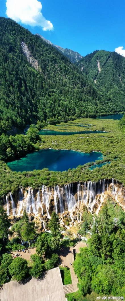外国游客被九寨沟美到哇声一片
