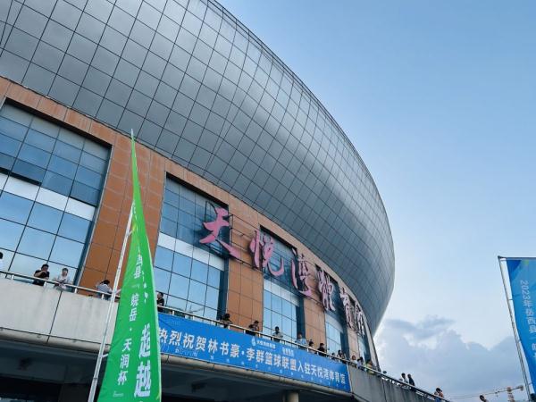 追光 | 夜晚,大山里的篮球赛依旧火热 追光 | 夜晚,大山里的篮球赛依旧火热