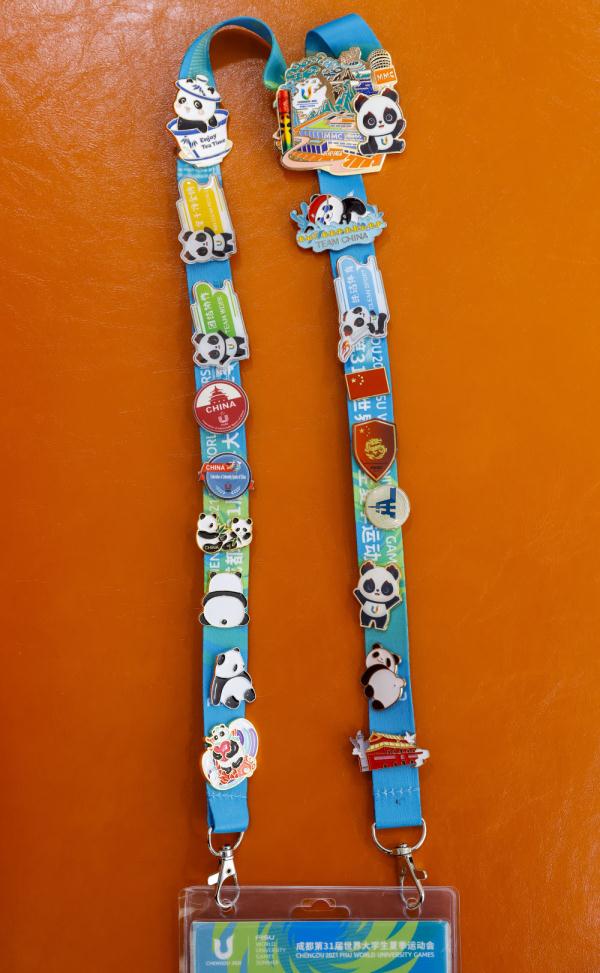 当”蝶后“雨霏遇见熊猫”花花“