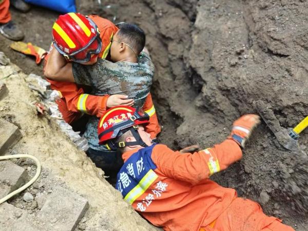 一工地土方坍塌，哈尔滨消防成功解救一名被困人员