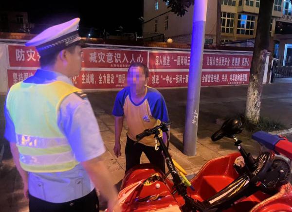 贵州男子驾驶“法拉利”被拦下！交警：真不能开！