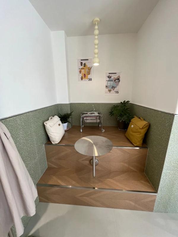 上海一女装店卖咖啡，拒绝男士单独堂食？官方回应：情况属实，不违法不违规