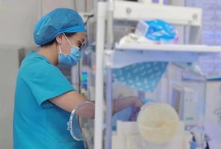 “逆向”打通!早产儿内脏长反了也没难住医生 “逆向”打通!早产儿内脏长反了也没难住医生