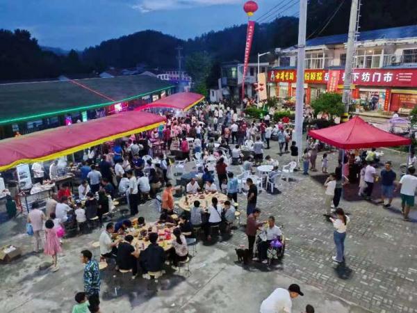 追光 | 夜晚,大山里的篮球赛依旧火热 追光 | 夜晚,大山里的篮球赛依旧火热