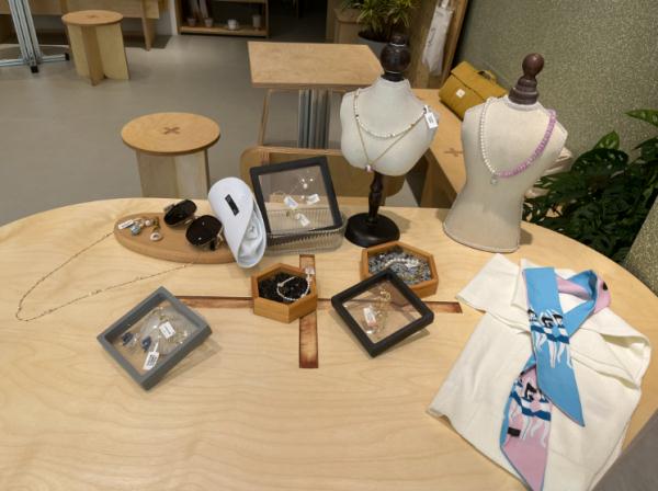 上海一女装店卖咖啡，拒绝男士单独堂食？官方回应：情况属实，不违法不违规