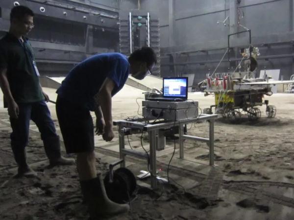 月球“土”特产？这两所高校宣布获得！