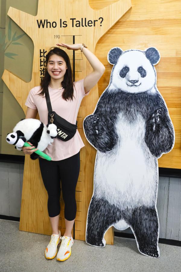 当”蝶后“雨霏遇见熊猫”花花“