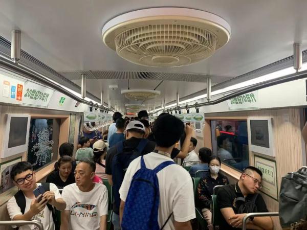 一趟车穿越60年!北京地铁开启“时光列车”,速来打卡—— 一趟车穿越60年!北京地铁开启“时光列车”,速来打卡——