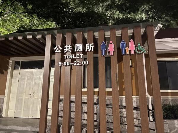 越夜越美丽的上海街头，却找不到“方便”的地方？
