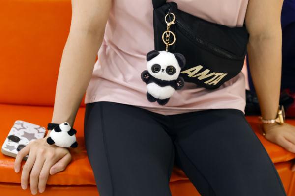 当”蝶后“雨霏遇见熊猫”花花“