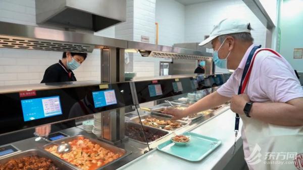 8个人管好3万老人的胃！越来越卷的社区食堂，如何可持续发展？