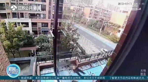 工人装修时意外坠亡！谁担责？法院这样判
