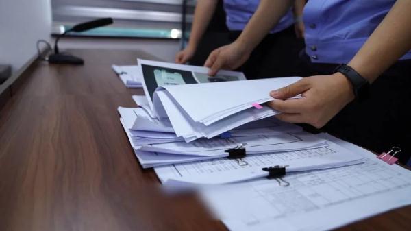 在上海月入20万的“精英”，却只拿公司的基本工资…多家企业报警了