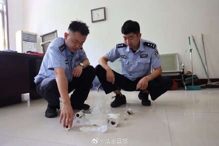 小广告看似涉黄实则涉诈 一男子因扫二维码被骗40余万 小广告看似涉黄实则涉诈 一男子因扫二维码被骗40余万
