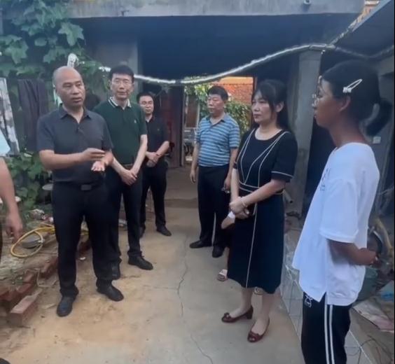 “这是我今年收到最好的消息!”一大波录取通知书正在派送,来沾喜气! “这是我今年收到最好的消息!”一大波录取通知书正在派送,来沾喜气!