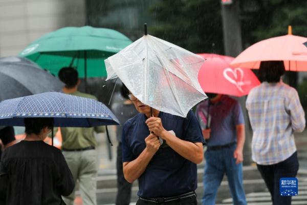 台风“卡努”来袭 韩国普降暴雨