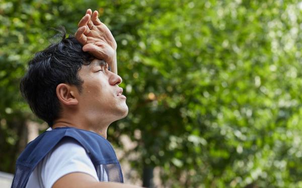 闷？高温？黏腻？湿热超34℃或危及心脏！这样做可缓解——