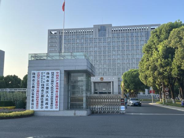 扬州亿元工程骗局:假官假章骗来投资 忽悠社区免费旧改数十小区后案发 扬州亿元工程骗局:假官假章骗来投资 忽悠社区免费旧改数十小区后案发