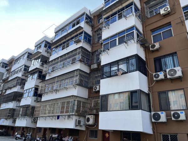 扬州亿元工程骗局:假官假章骗来投资 忽悠社区免费旧改数十小区后案发 扬州亿元工程骗局:假官假章骗来投资 忽悠社区免费旧改数十小区后案发