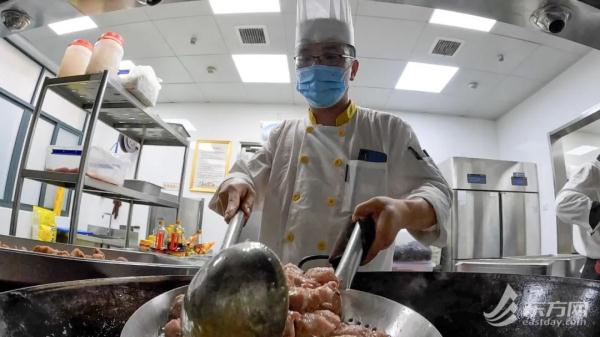 8个人管好3万老人的胃！越来越卷的社区食堂，如何可持续发展？