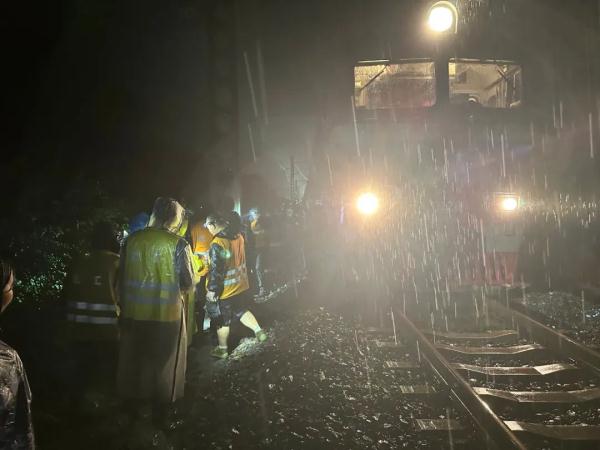 受台风“卡努”影响,哈尔滨铁路多条旅客线路停运、调整 受台风“卡努”影响,哈尔滨铁路多条旅客线路停运、调整